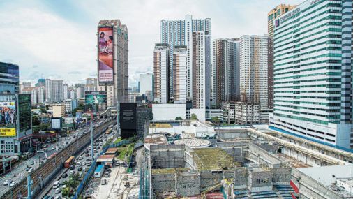 A new era of shopping, dining and leisure experiences await Filipinos at the new and iconic lifestyle destination set to rise at the corner of EDSA and Pioneer street in Mandaluyong.
